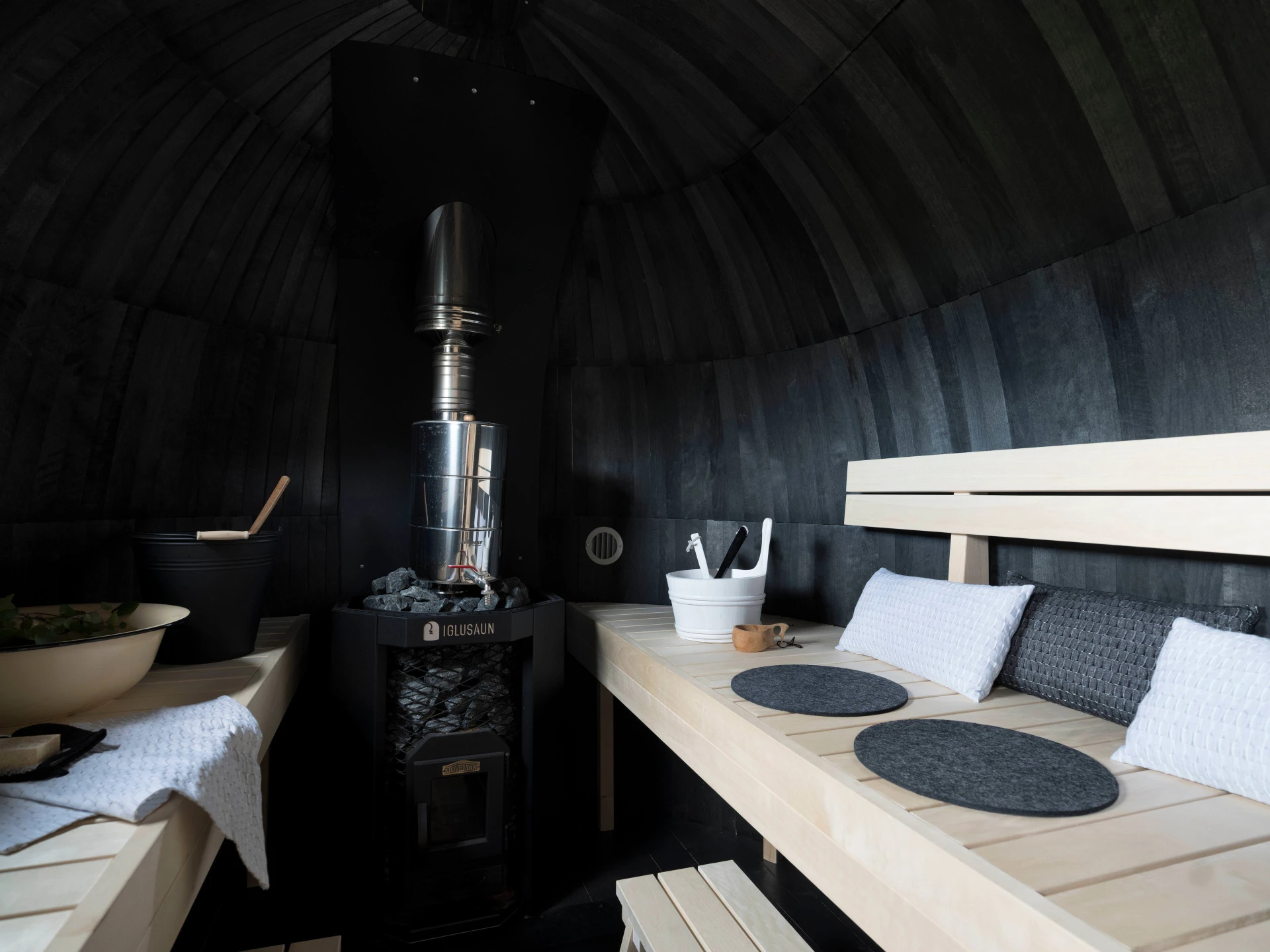 Sauna interior finish option in Smokesauna Black