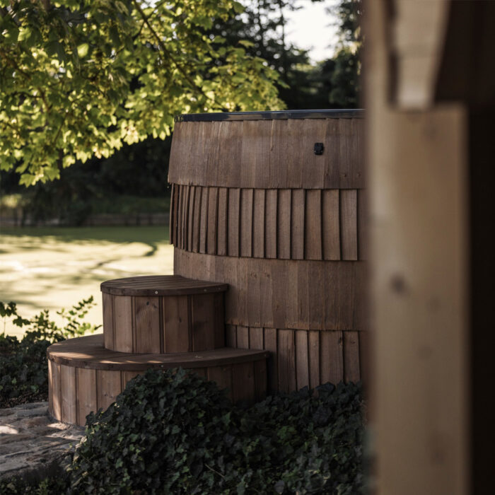 Iglucraft Wood Fired Hot Tub | Premium Outdoor Wood Burning Hot Tub | Ebony or Chestnut - Image 5