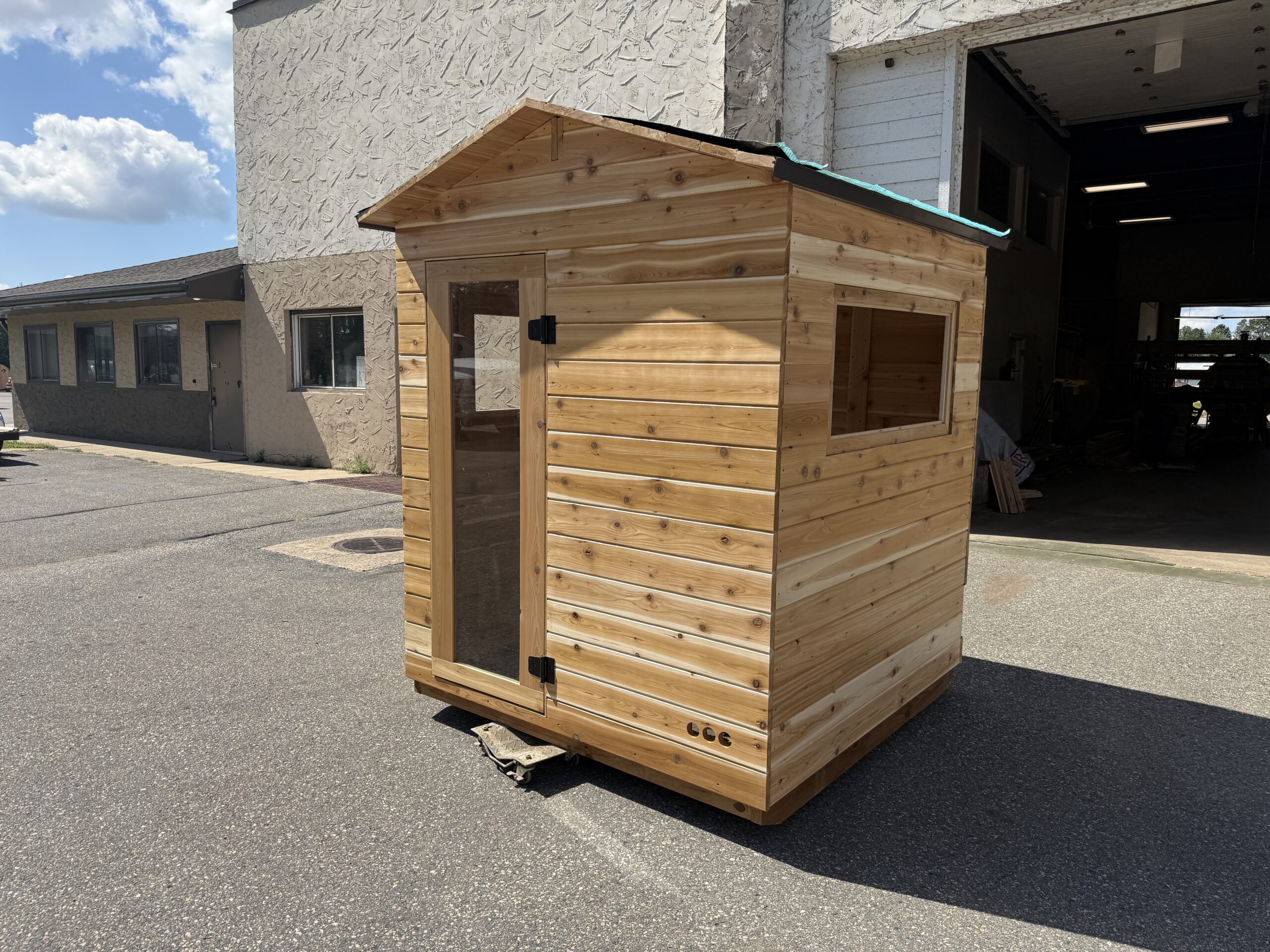 Nordheim Loki sauna with left-side window and door configuration